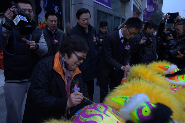  黛芙诺珠宝：见证情感 点缀生活(图3)